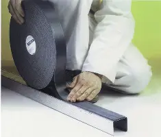 Samoljepljiva razdvajajuća zidna traka 3x70mm x 30m, 12rola/karton 12kart/pal, Z3809030703